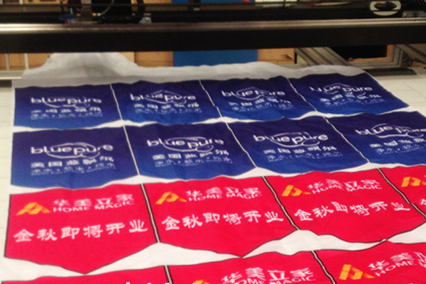 國(guó)旗印花彩旗裁剪設(shè)備—旗幟激光切割機(jī)