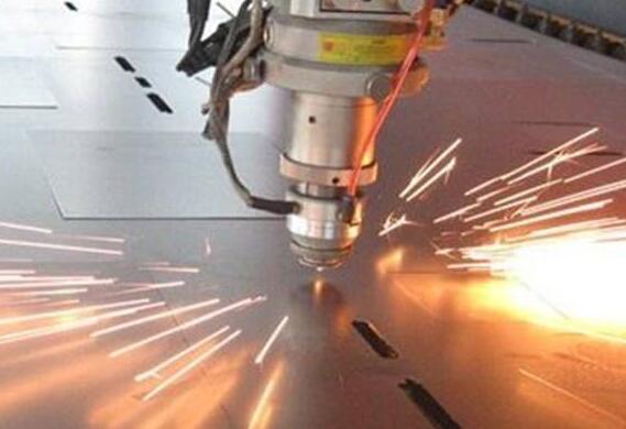 如何調整激光切割機的精度？