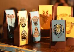 激光雕刻紙制包裝盒 為時尚“袋”言