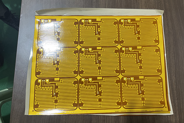 FPC加熱膜柔性發(fā)熱片裁切設備——電熱膜激光切割機